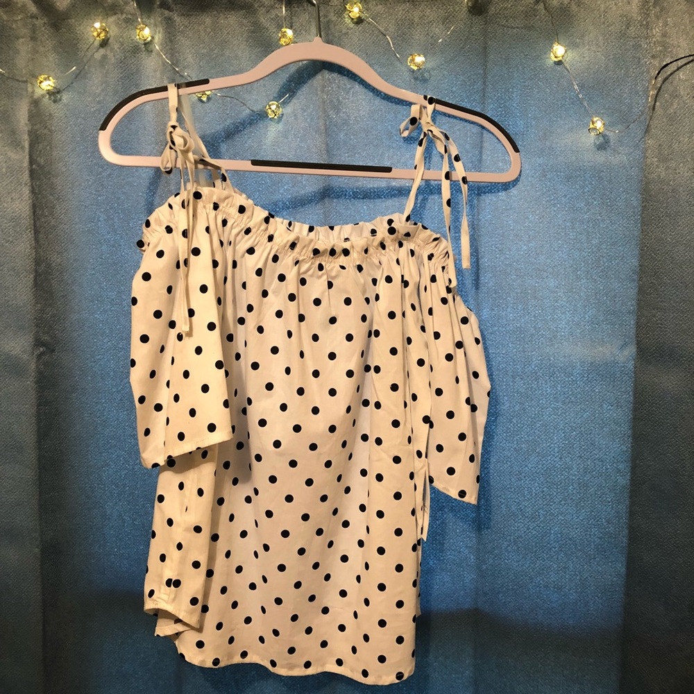 🔥🔥Active USA black & white polka dot shirt